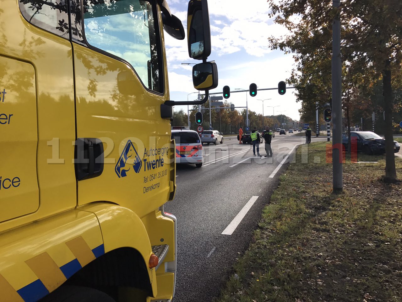 Foto 2: Gewonde na kop-staart aanrijding Enschedesestraat Oldenzaal