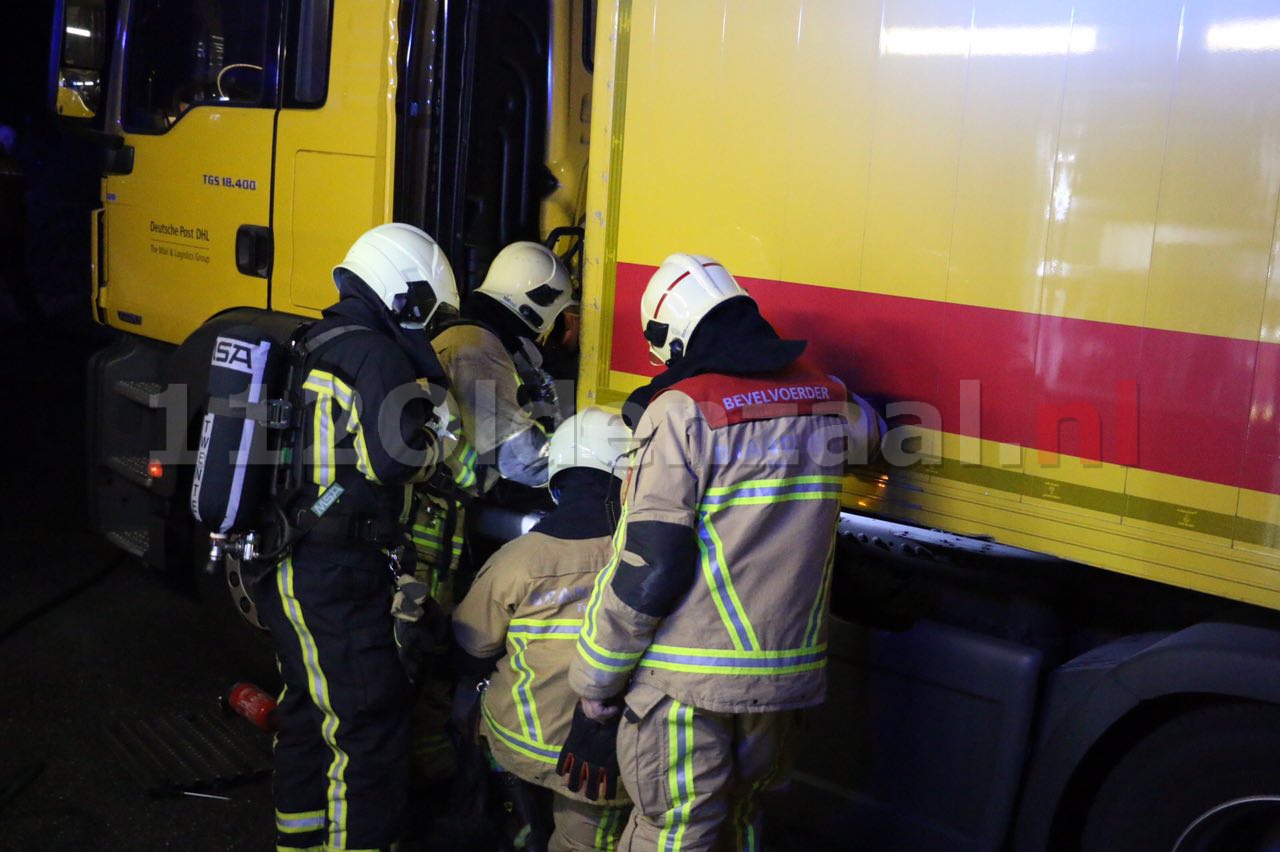 Foto 2: Brandweer rukt uit voor vrachtwagenbrand Oldenzaal