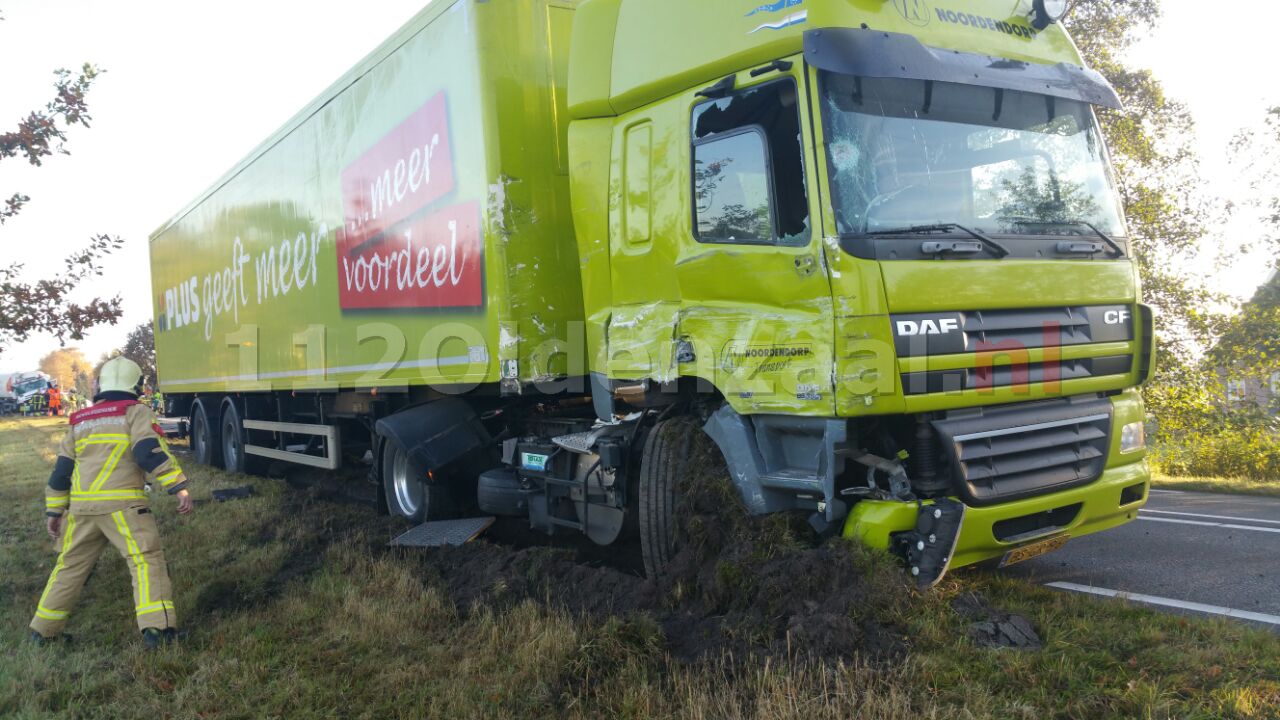 Foto 2: Ernstige aanrijding tussen vuilniswagen en vrachtwagen Oldenzaalsestraat Denekamp