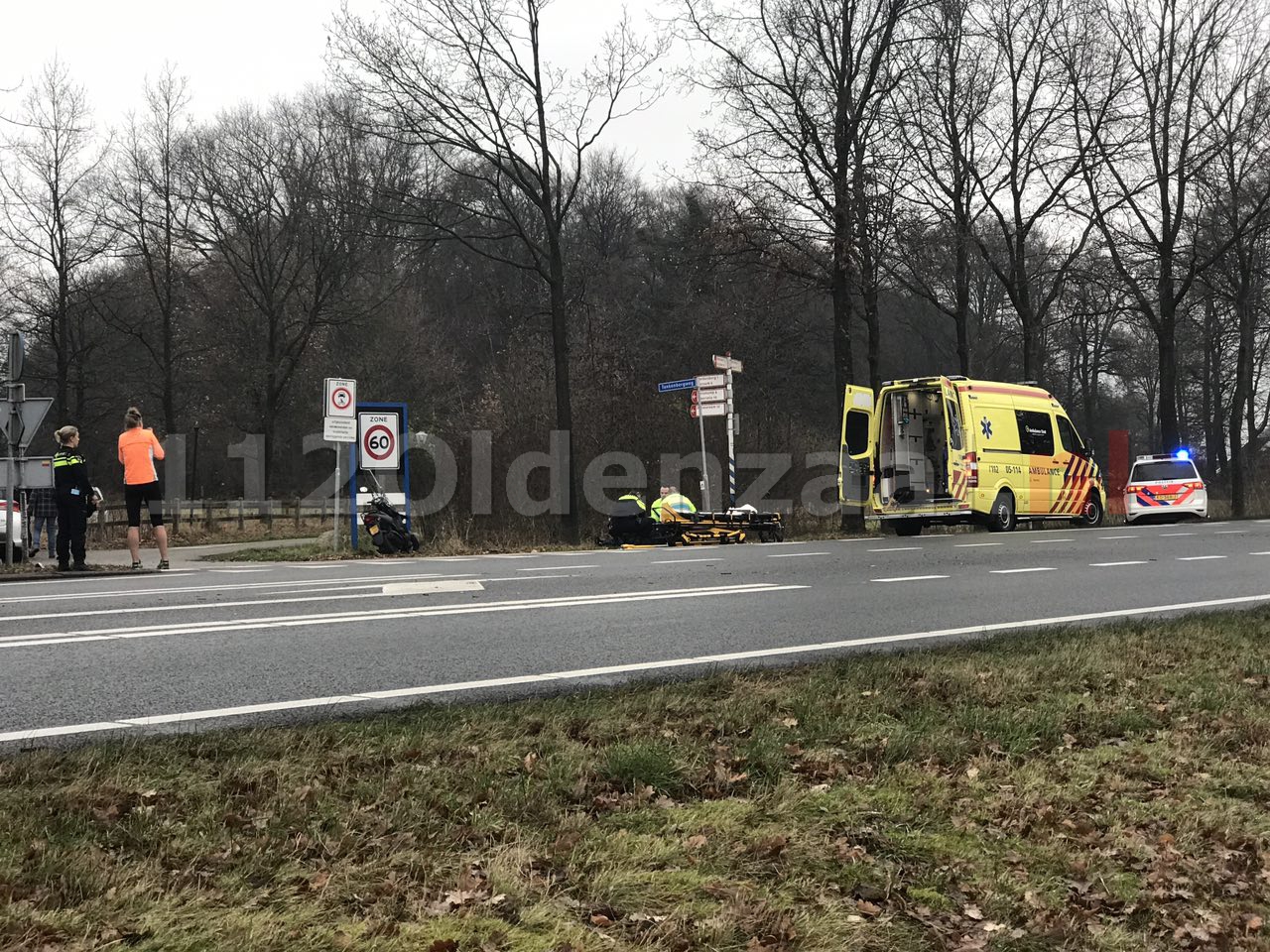 Foto: Scooterrijder gewond bij aanrijding in De Lutte.