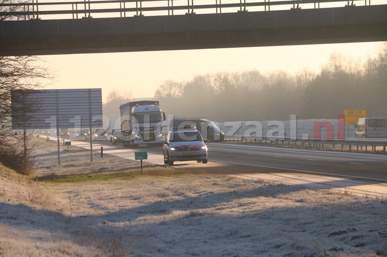 Foto 3: Chaos op A1 bij Oldenzaal, meerdere ongevallen door gladheid