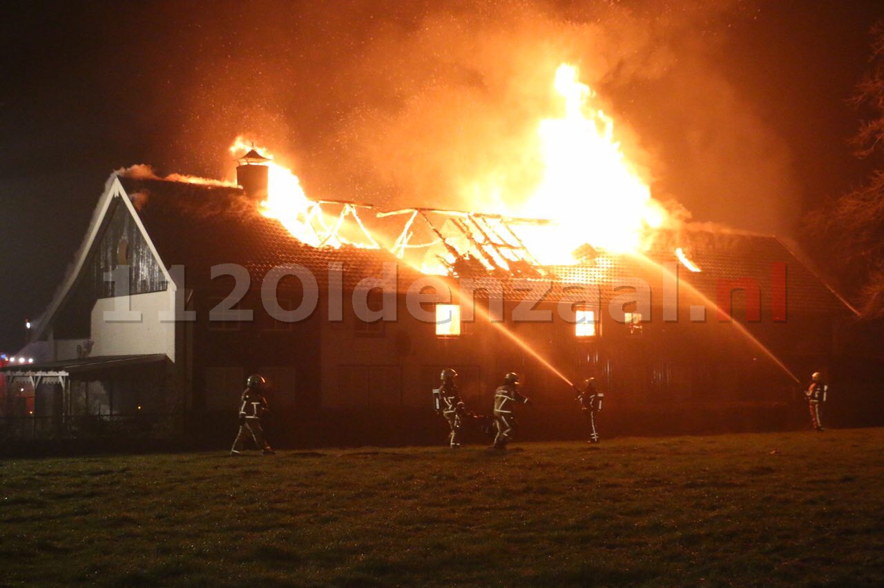 Foto: Zeer grote brand Denekamp