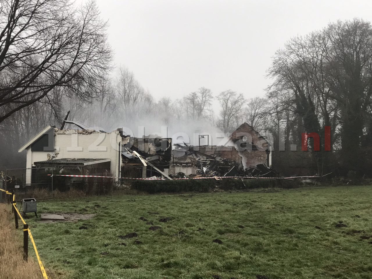 Video: Grote brand woonboerderij Denekamp; Ravage goed zichtbaar bij daglicht