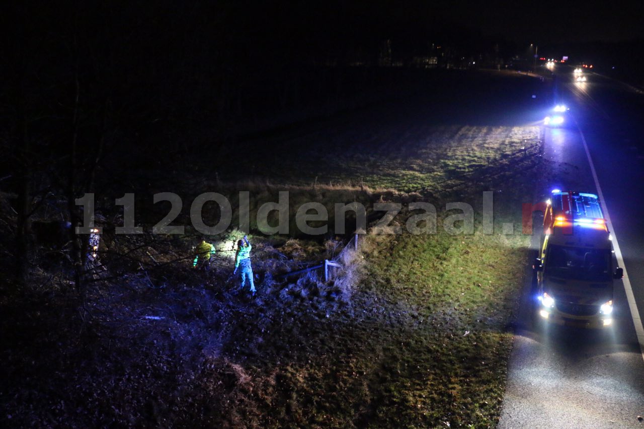 Video: Automobilist verliest de macht over het stuur op de A1 tussen Oldenzaal en Hengelo