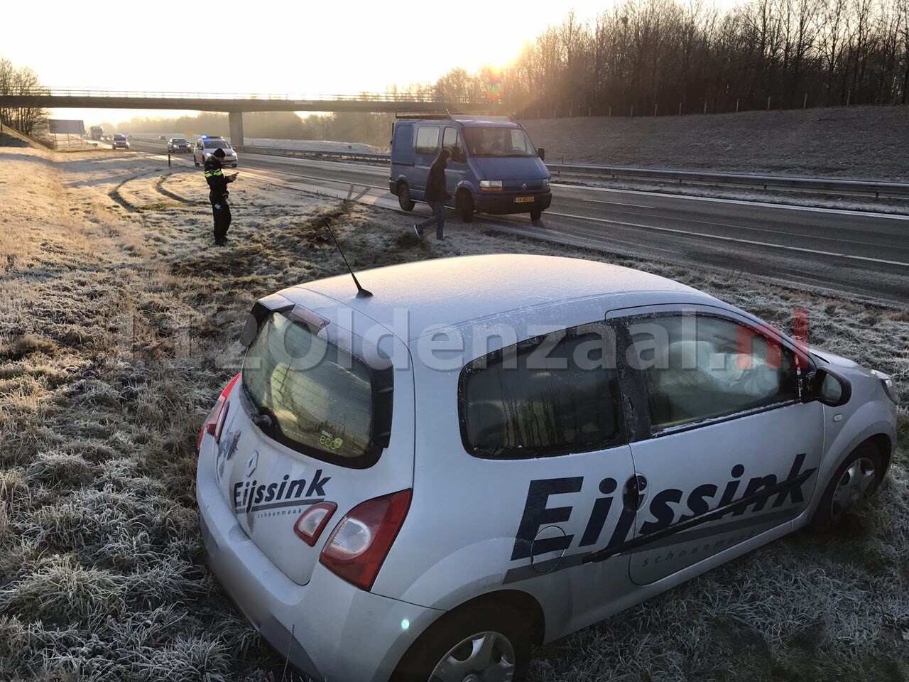 Foto 4: Chaos op A1 bij Oldenzaal, meerdere ongevallen door gladheid