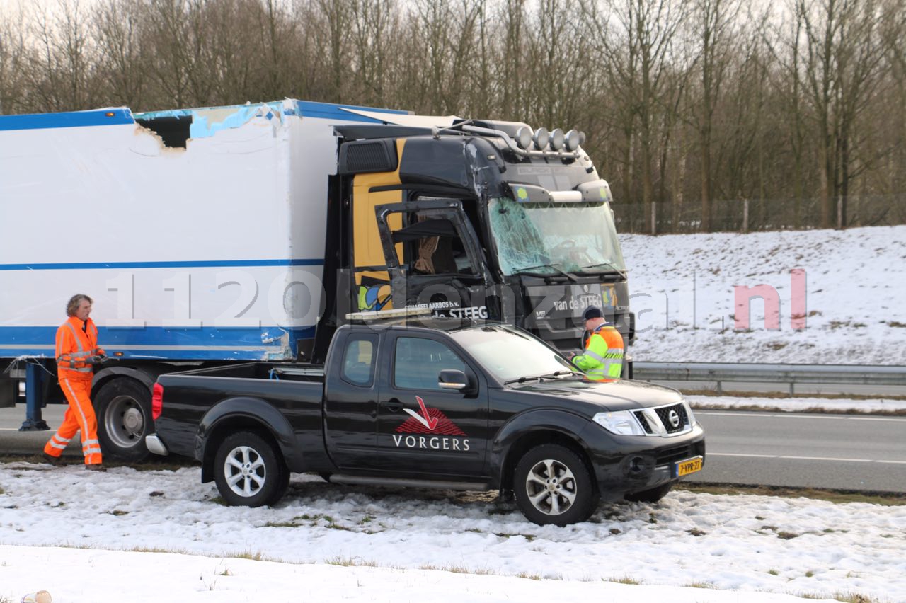 UPDATE: Vrachtwagens lopen flinke schade op bij ongeval op de A1 bij Oldenzaal