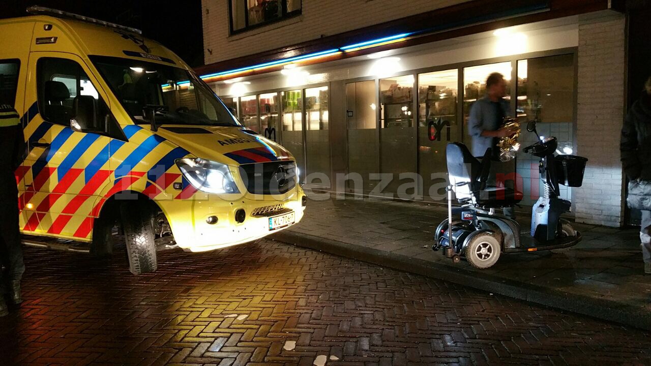 Foto: Bestuurder scootmobiel gewond bij aanrijding in Losser