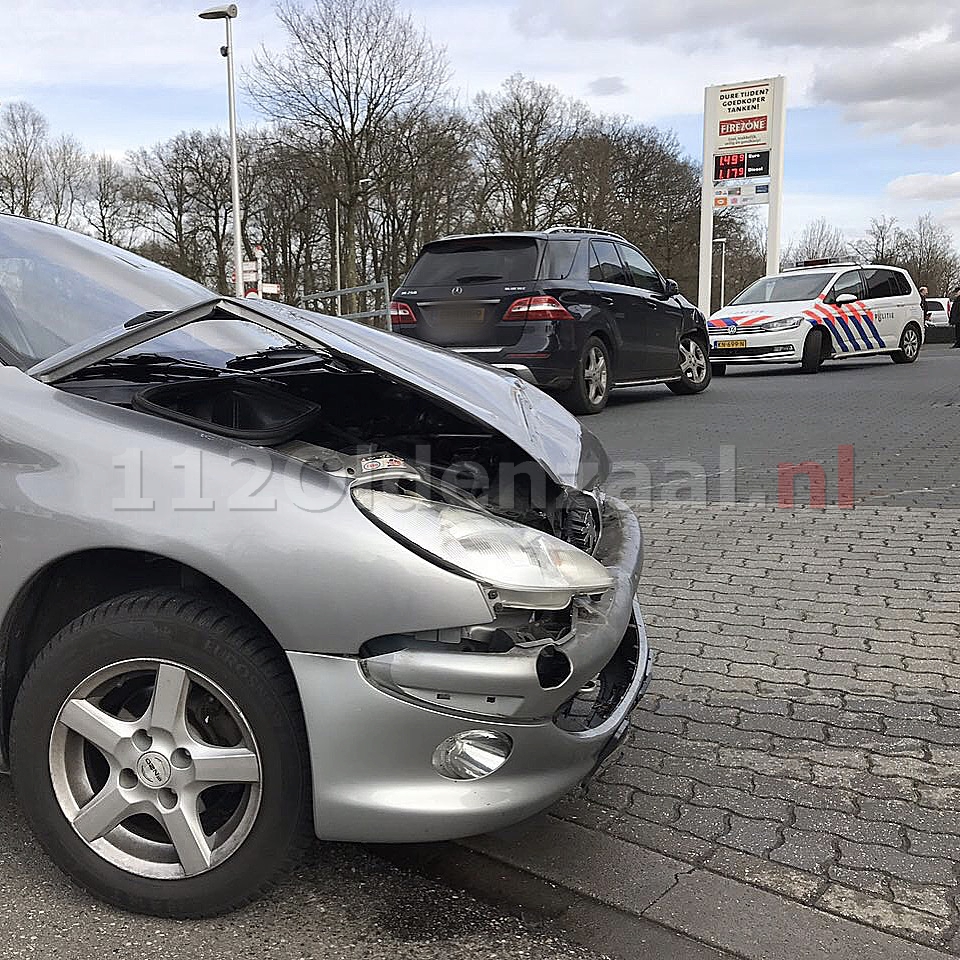 Video: Gewonde bij aanrijding tussen twee auto’s in De Lutte