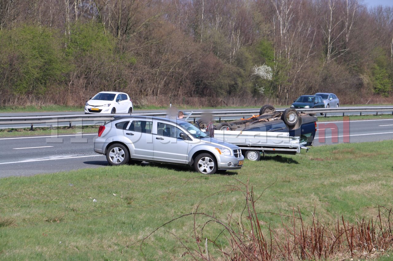 Foto 3: File op A1 richting Oldenzaal door meerdere aanrijdingen