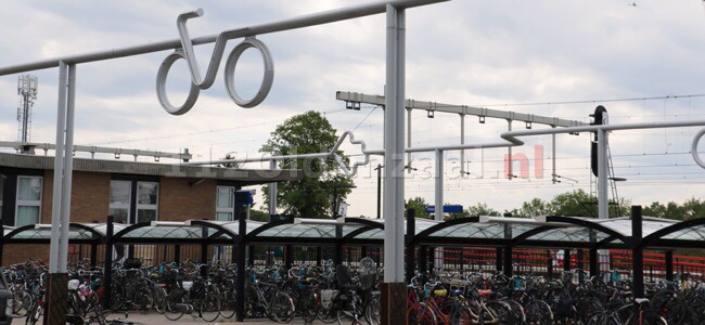 Man bespuugt, beledigt en bedreigt conducteurs in trein naar Oldenzaal