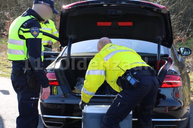 Foto 4: Twee personen aangehouden bij grote verkeerscontrole Oldenzaal