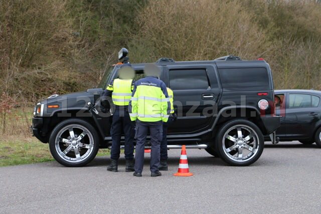 Foto 3: Twee personen aangehouden bij grote verkeerscontrole Oldenzaal