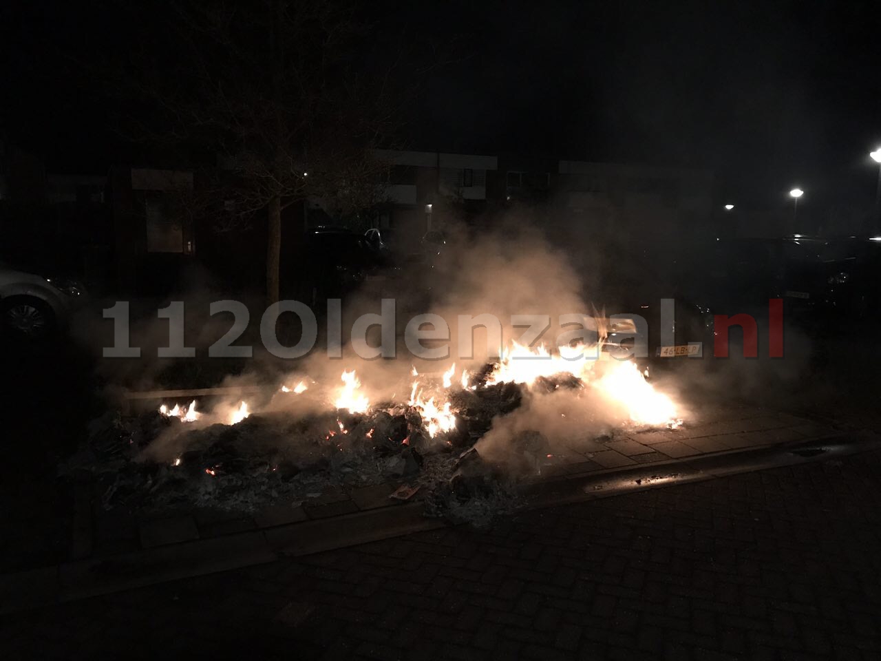 Video: Auto raakt beschadigd na brand Hunenveldlaan Oldenzaal
