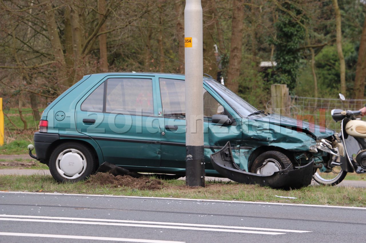 Foto 2: Forse schade bij aanrijding Hengelosestraat tussen Hengelo en Oldenzaal