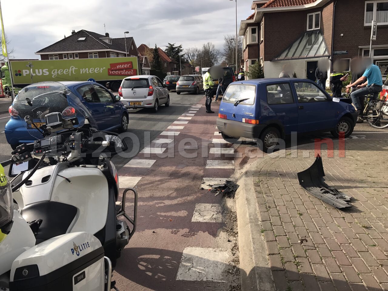 Foto 2: Gewonde bij aanrijding in Weerselo