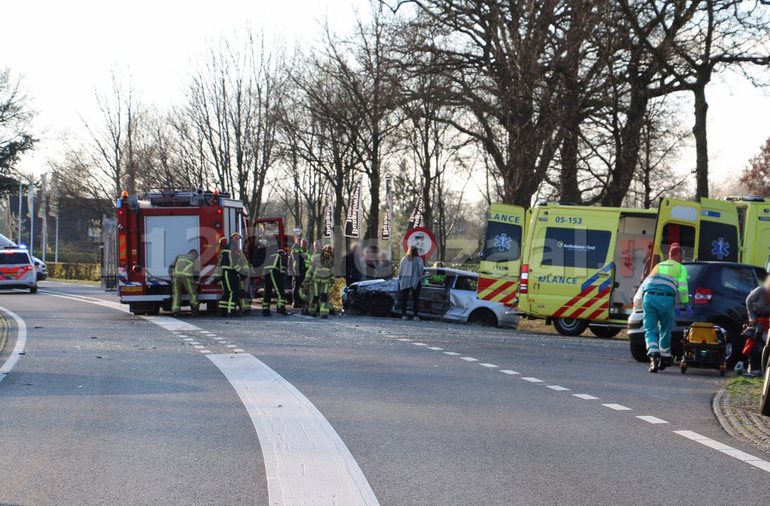 UPDATE: Vier gewonden bij ernstig ongeval in Reutum