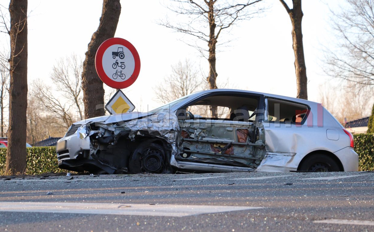 Foto 4: Vier gewonden bij ernstig ongeval in Reutum