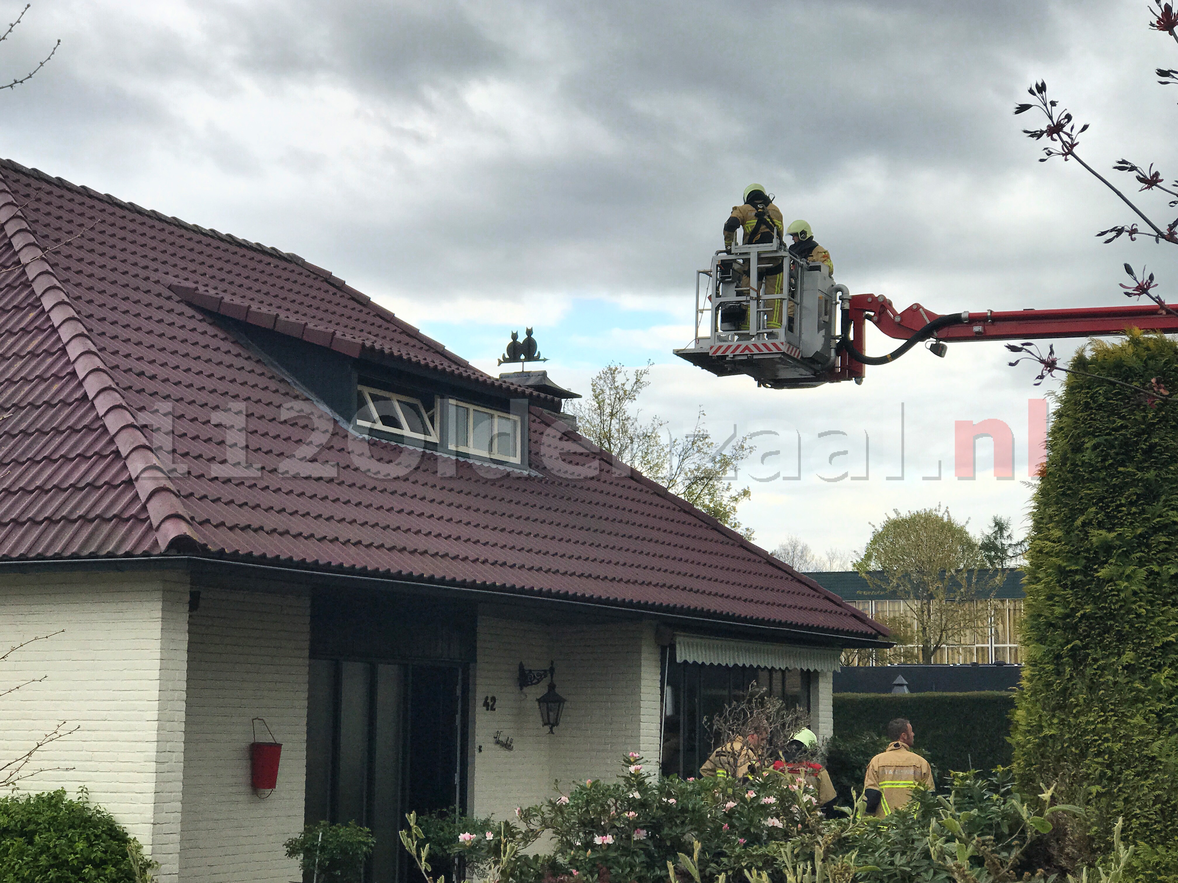 Video: Brandweer rukt uit voor schoorsteenbrand Denekamp