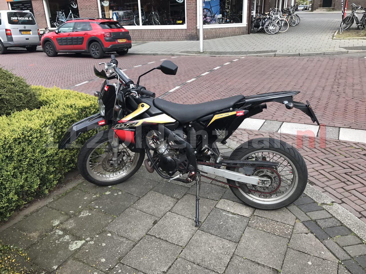 Video: Aanrijding tussen brommer en auto Ootmarsumsestraat Oldenzaal