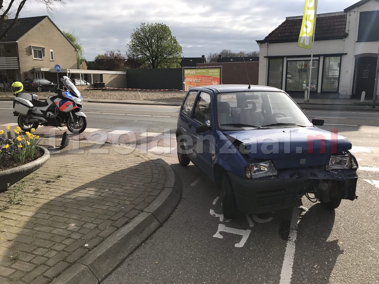 Foto: Gewonde bij aanrijding in Weerselo