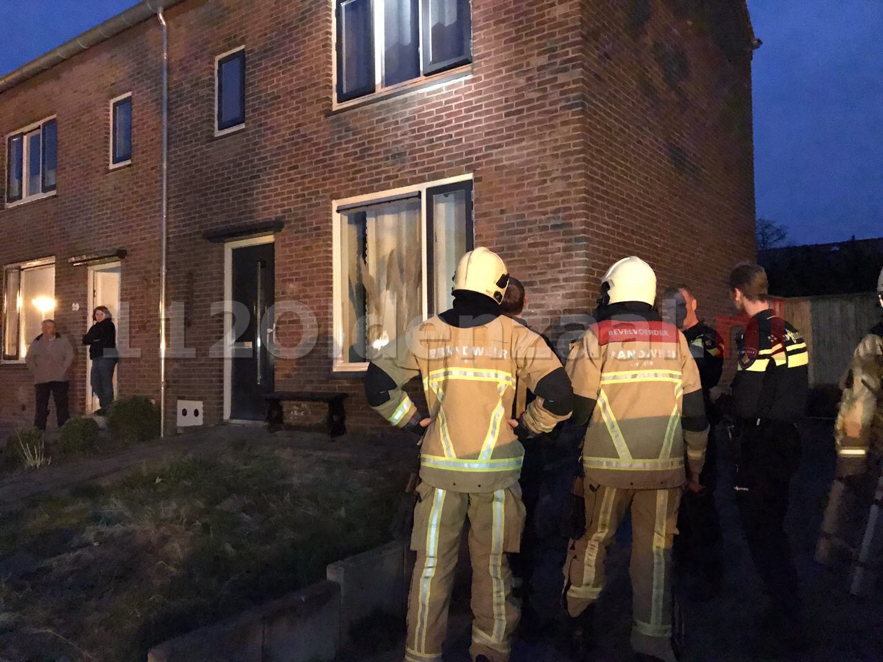 Foto: Brandweer en politie rukken uit voor rookmelder Dr. Poelstraat Oldenzaal