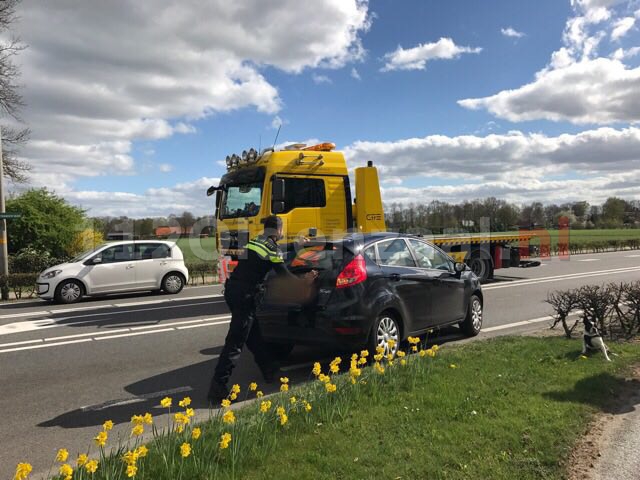 Foto: Gewonde bij aanrijding in Denekamp