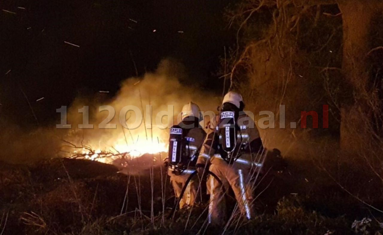 Grote stapel afvalhout in brand in DeurnIngen