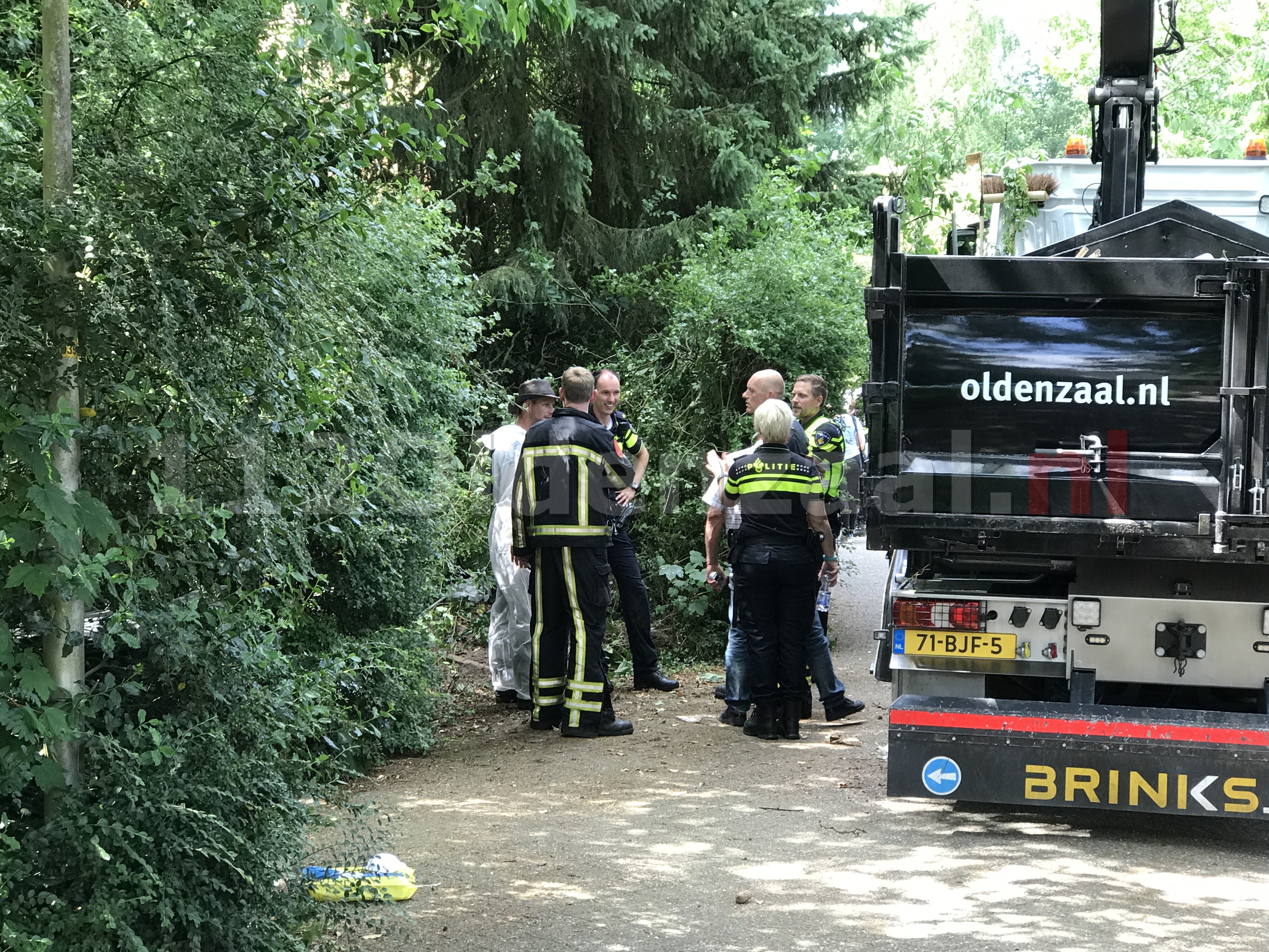 Foto 3: Politie doet onderzoek in woning Oldenzaal na aantreffen lichaam