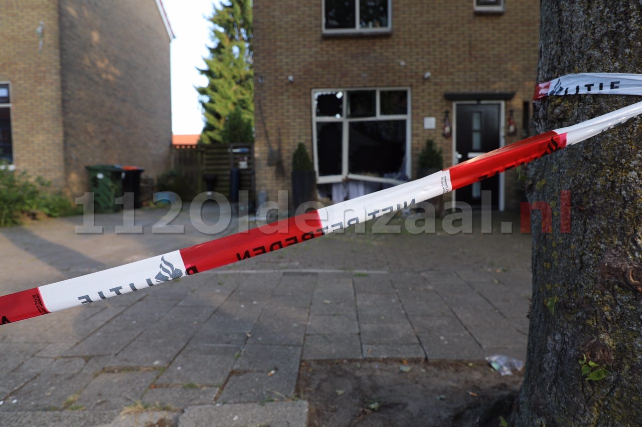 Foto 3: Automobilist rijdt woning binnen in Oldenzaal en slaat op de vlucht