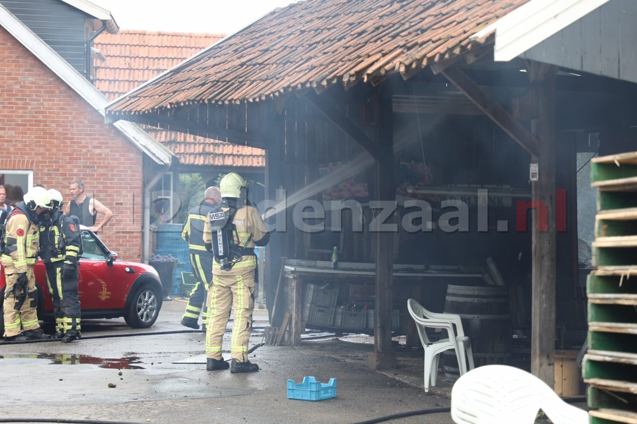 Foto 2: Schuurbrand in Rossum vermoedelijk door blikseminslag