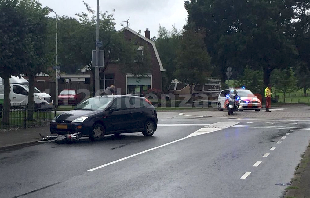 Foto 2: Fietser gewond naar ziekenhuis na aanrijding in Oldenzaal
