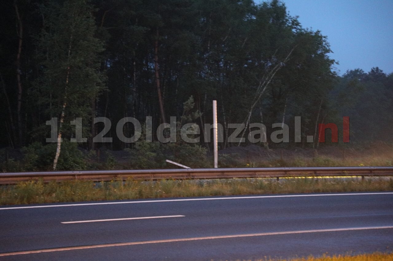 Video: A1 uren afgesloten door geschaarde vrachtwagen