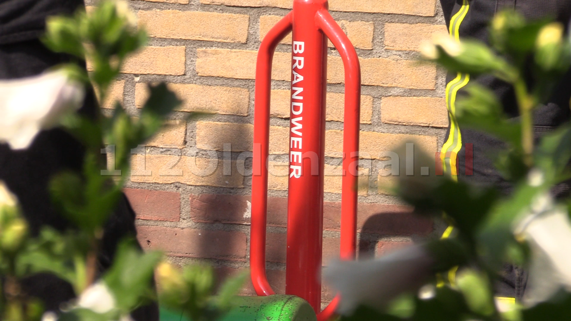 Video: Brandweer forceert deur woning Hunenborglaan