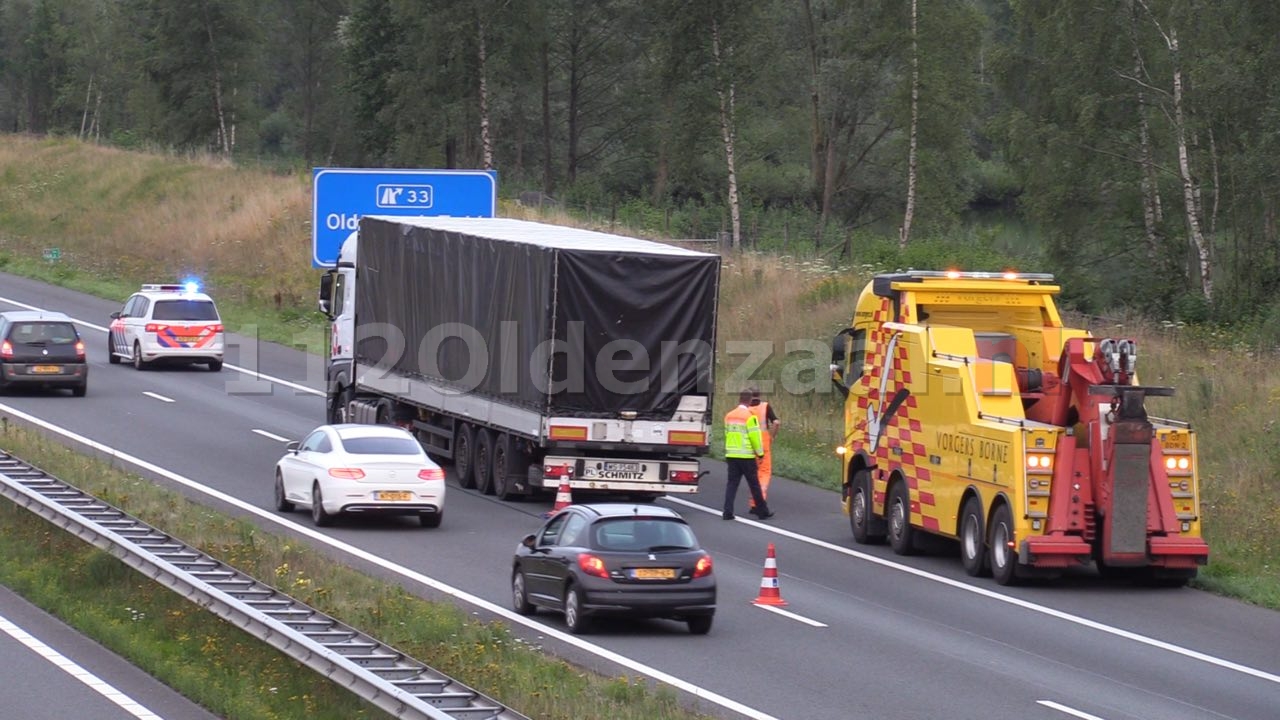 Foto 2: Vechtpartij midden op de snelweg A1; één persoon aangehouden