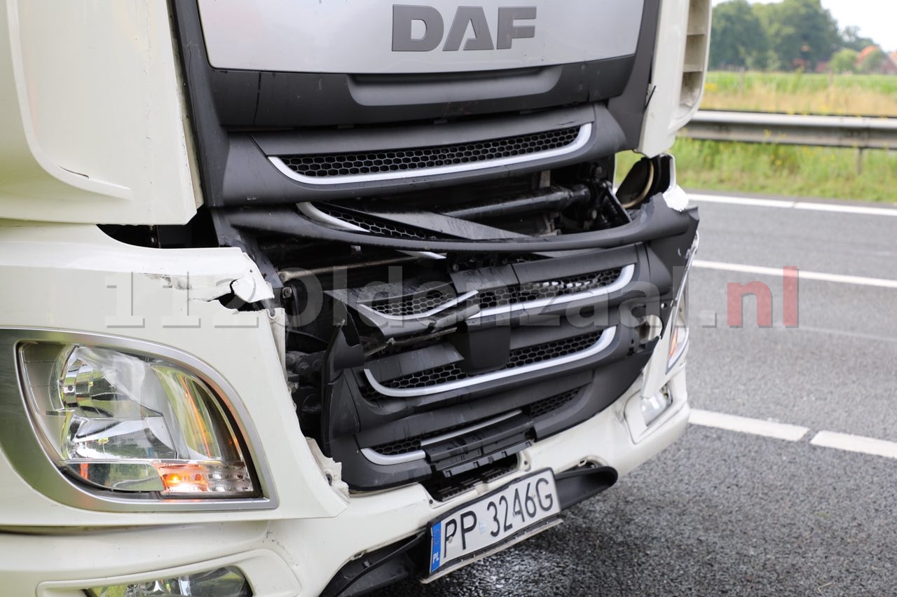 UPDATE (VIDEO): Aanrijding tussen twee vrachtwagens op de A1 De Lutte