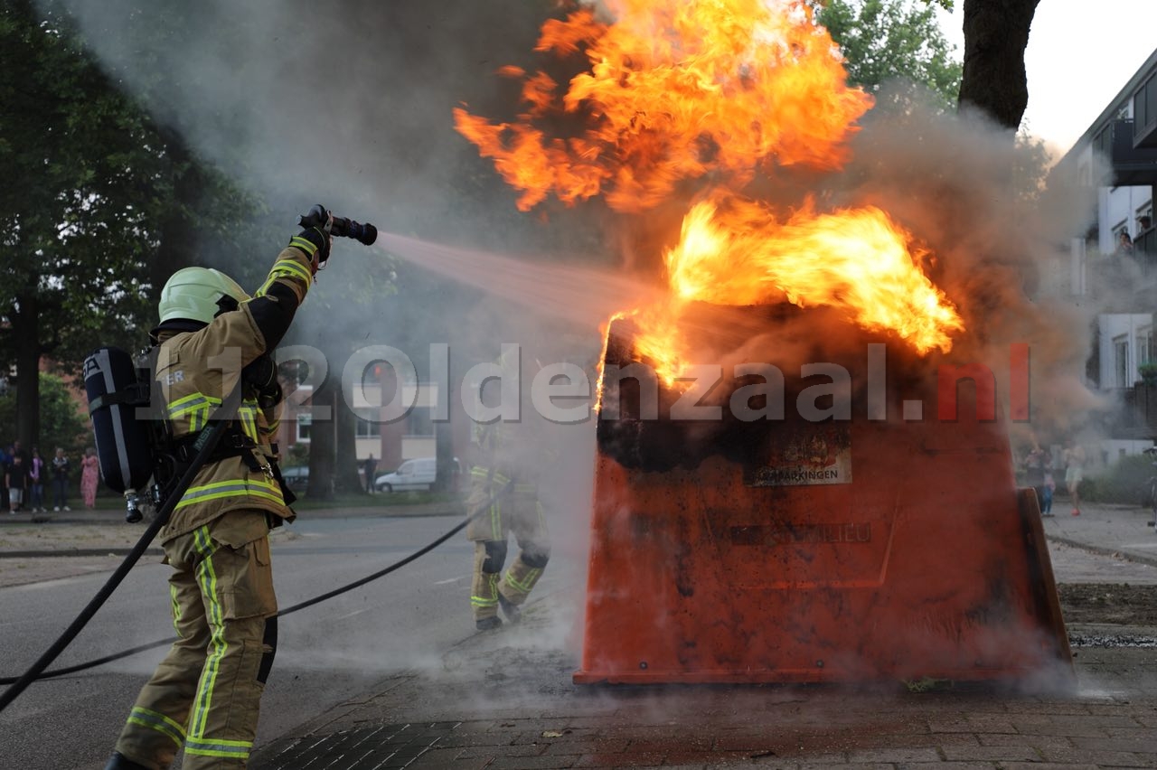 Foto 3: Uitslaande containerbrand Tichelstraat Oldenzaal