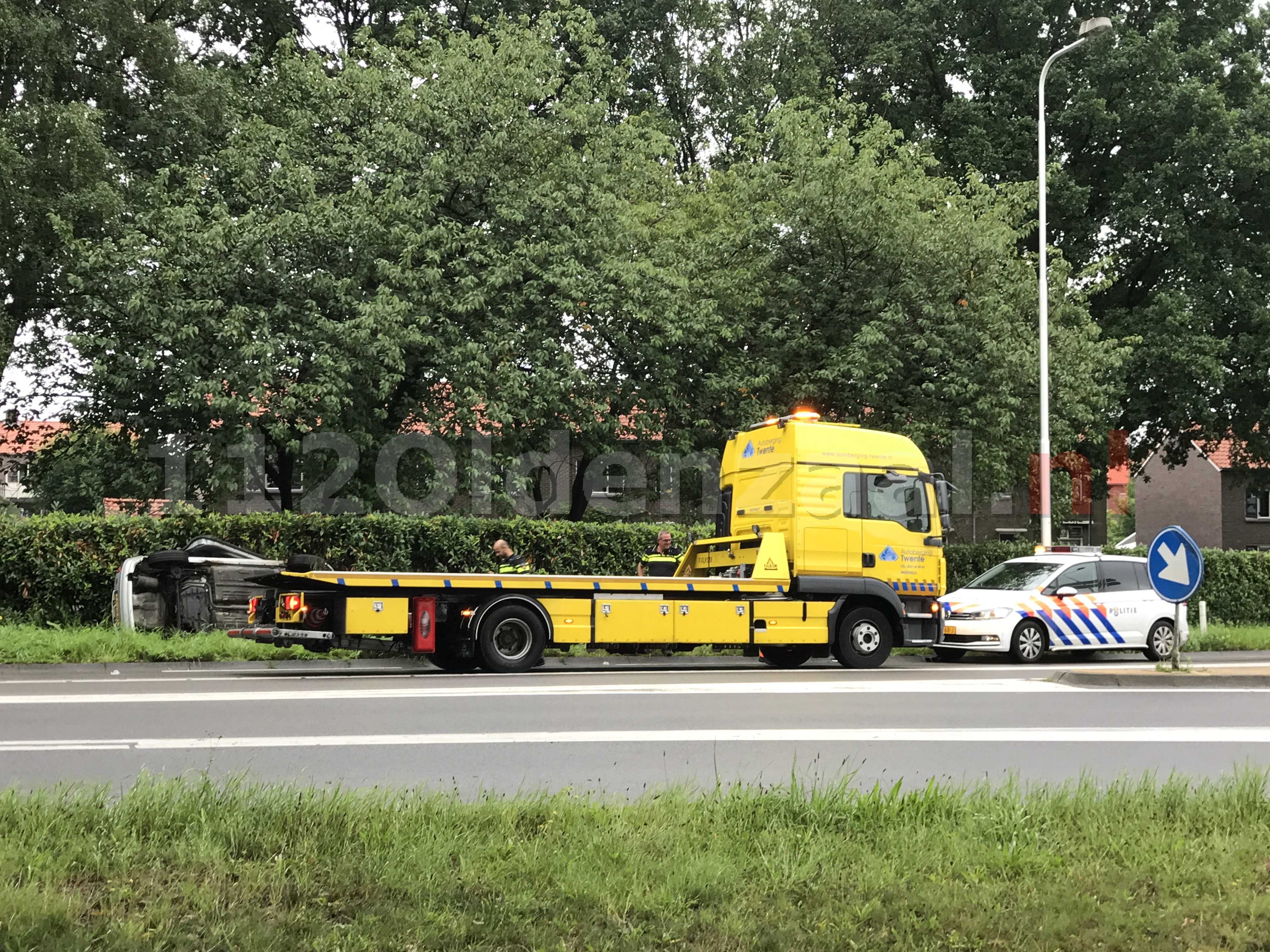 Foto 2: Auto op zijkant rondweg Oldenzaal