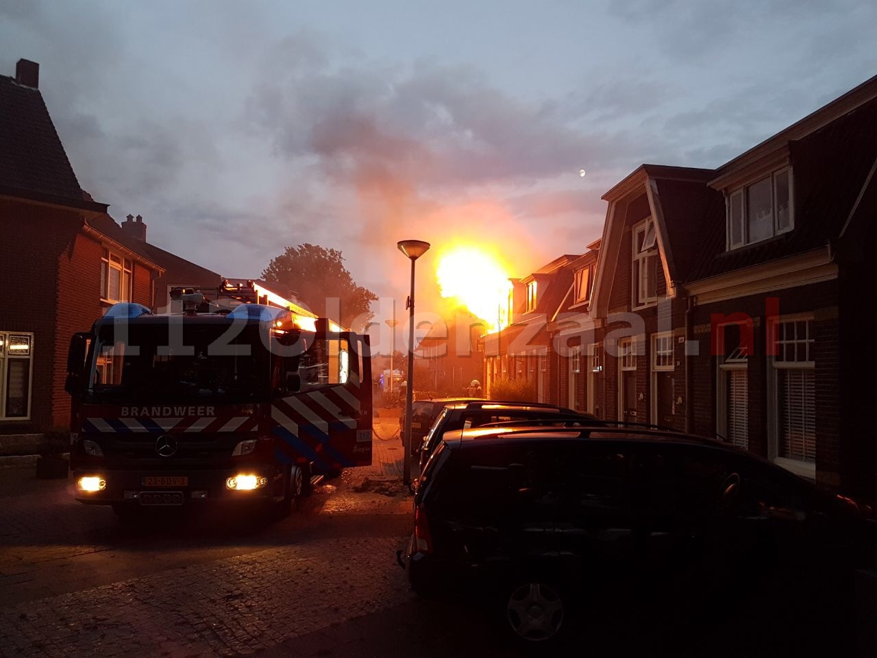 Uitslaande woningbrand in Hengelo