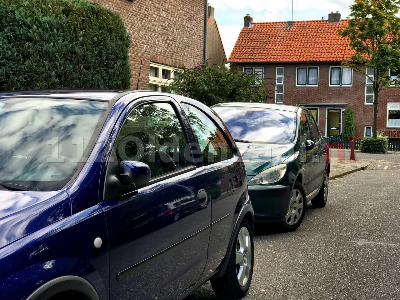 Getuigen gezocht van vernieling auto’s Violenstraat Oldenzaal; 17-jarige jongen aangehouden