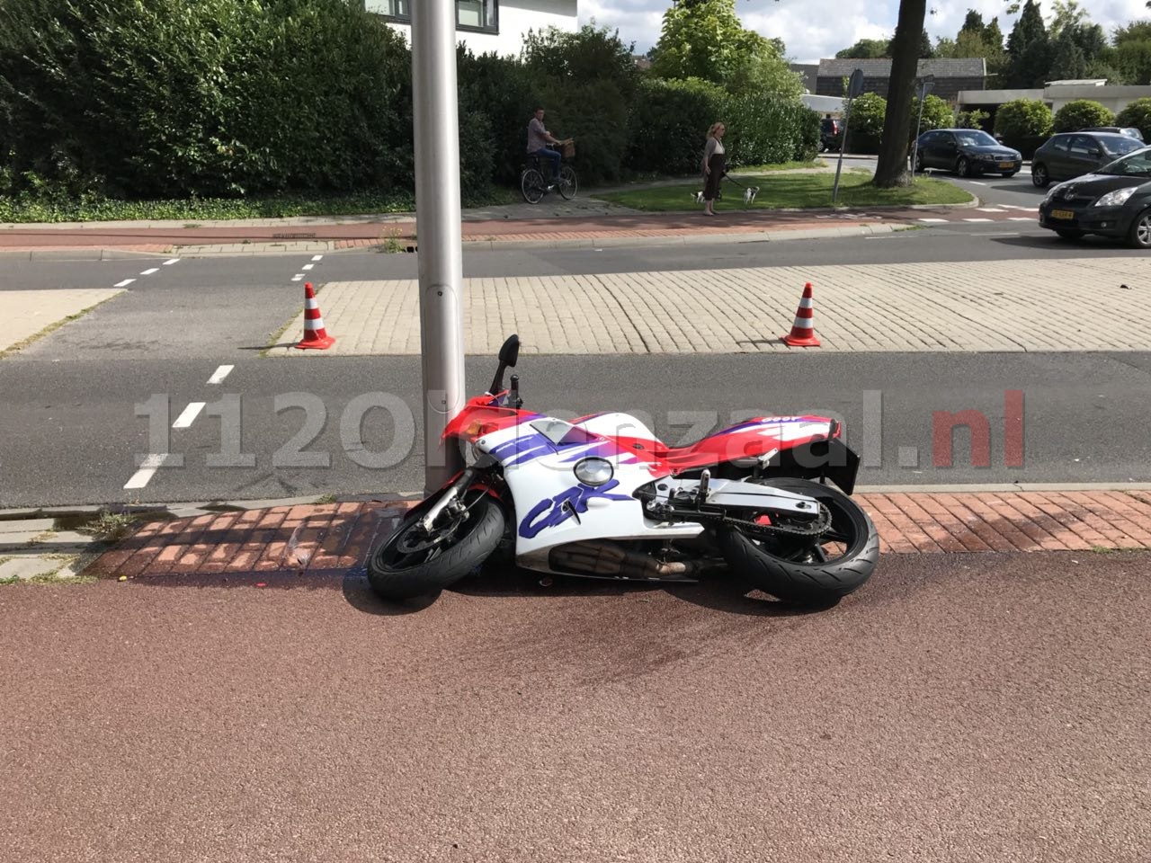 Video: Aanrijding tussen motor en auto Oliemolenstraat Oldenzaal