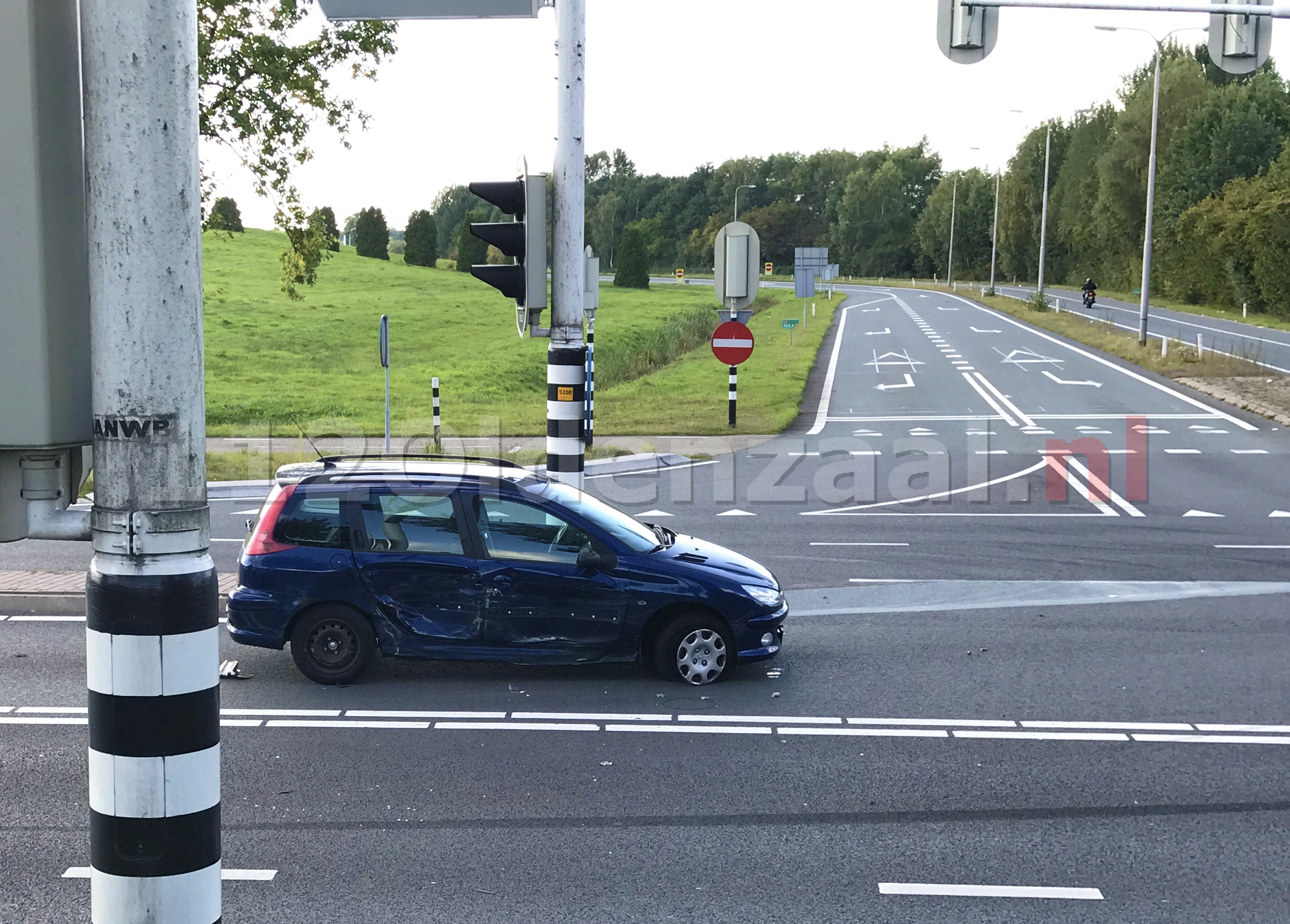 Foto 2: Aanrijding tussen drie voertuigen Enschedesestraat Oldenzaal