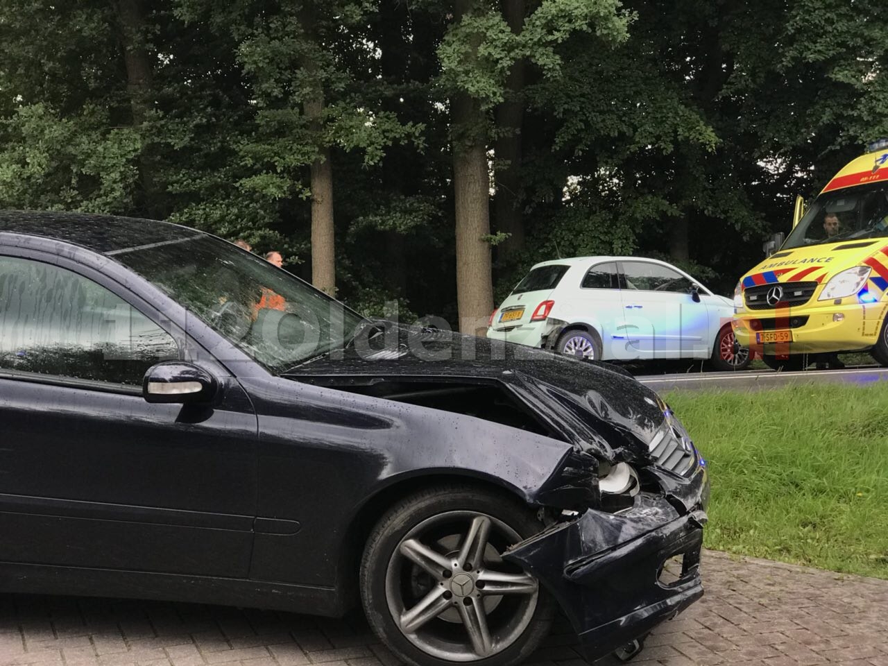 Gewonde bij aanrijding tussen twee auto’s Denekamperstraat Oldenzaal