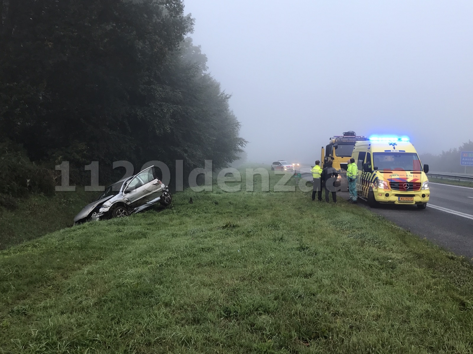 Auto belandt in sloot A1 bij Oldenzaal