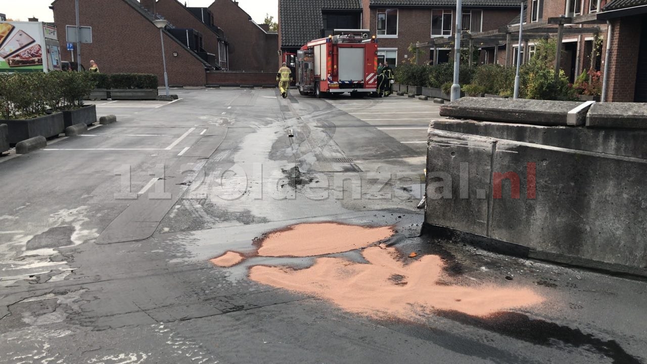 Foto 2: Chauffeur rijdt brandstoftank kapot op parkeerdek winkelcentrum Oldenzaal