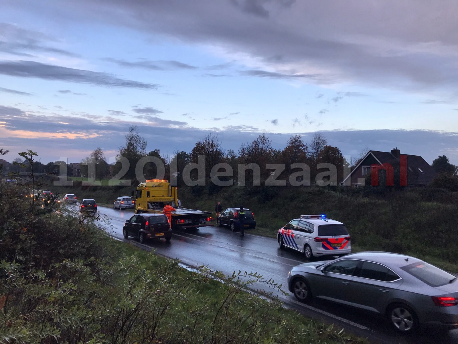 Forse file na aanrijding tussen drie voertuigen op de provinciale rondweg in Oldenzaal