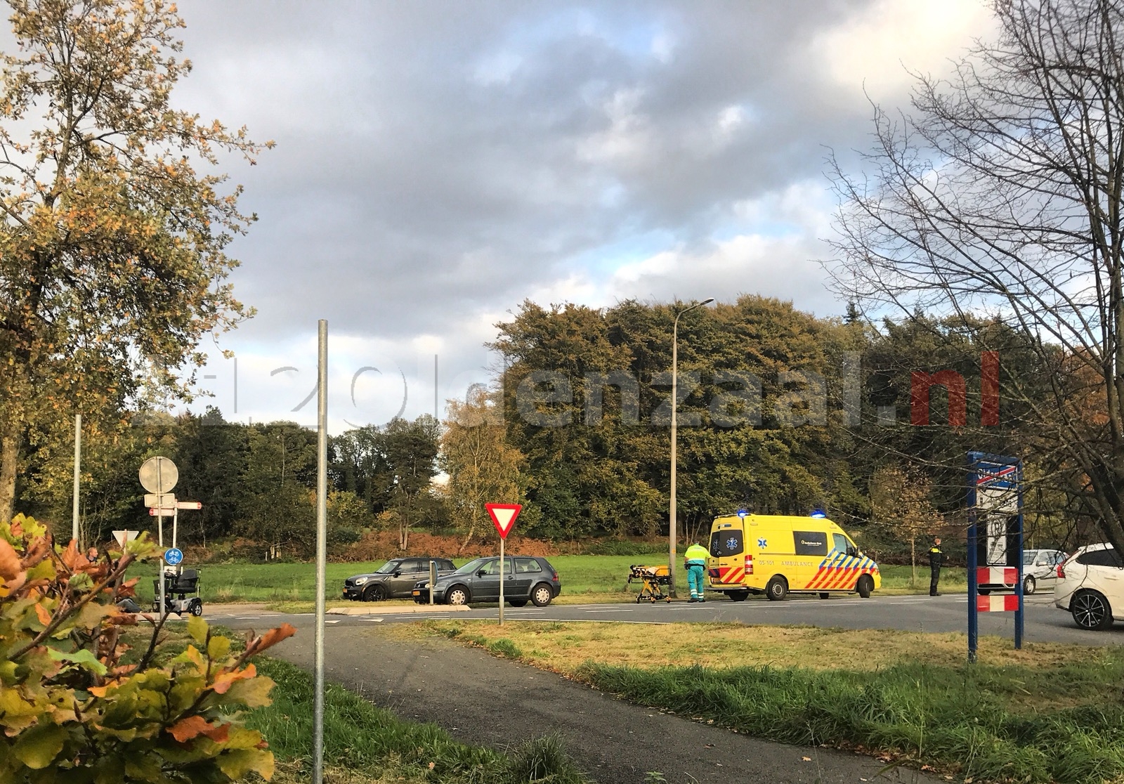 Man naar het ziekenhuis na aanrijding tussen scootmobiel en auto op Bentheimerstraat