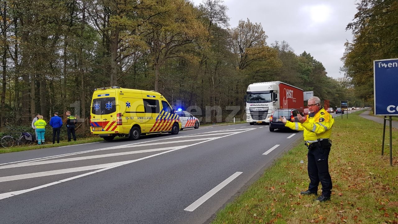 Fietser naar het ziekenhuis na aanrijding met scooter in Oldenzaal