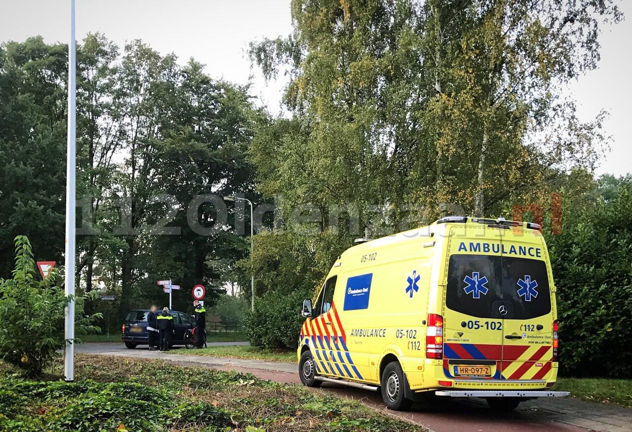 Fietser gewond naar het ziekenhuis na aanrijding in Oldenzaal