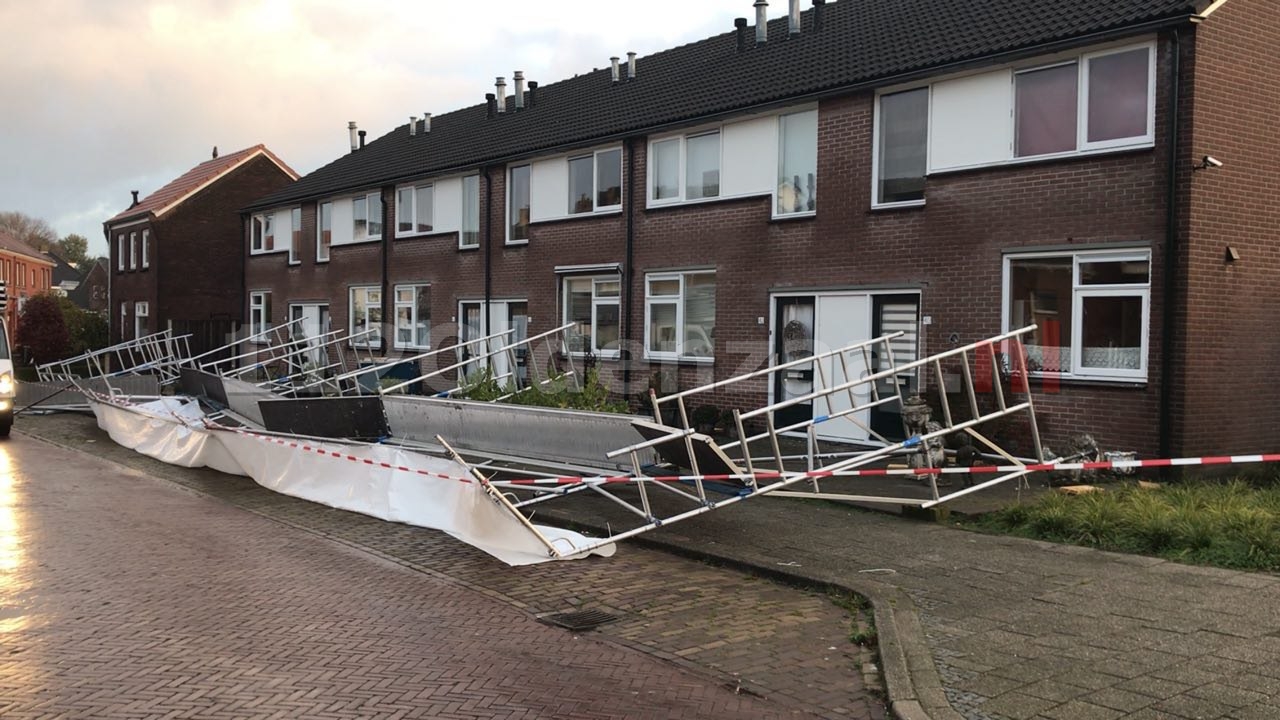 Video: Steiger waait om aan de Bentinckstraat in Oldenzaal