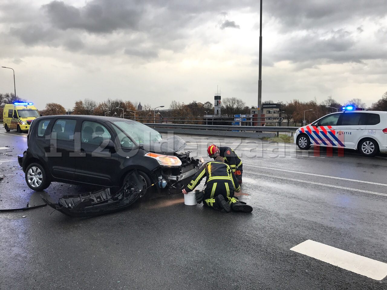 Foto 4: Twee gewonden bij frontale aanrijding op Provinciale Rondweg Oldenzaal